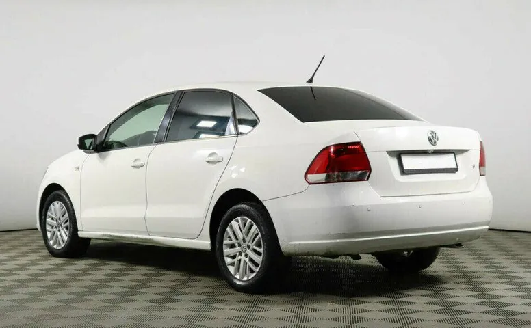 Volkswagen Polo 1.6 Автомат