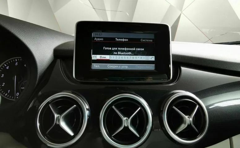 Mercedes-Benz B-Класс B 180 7G-DCT (122 л.с.) Красный