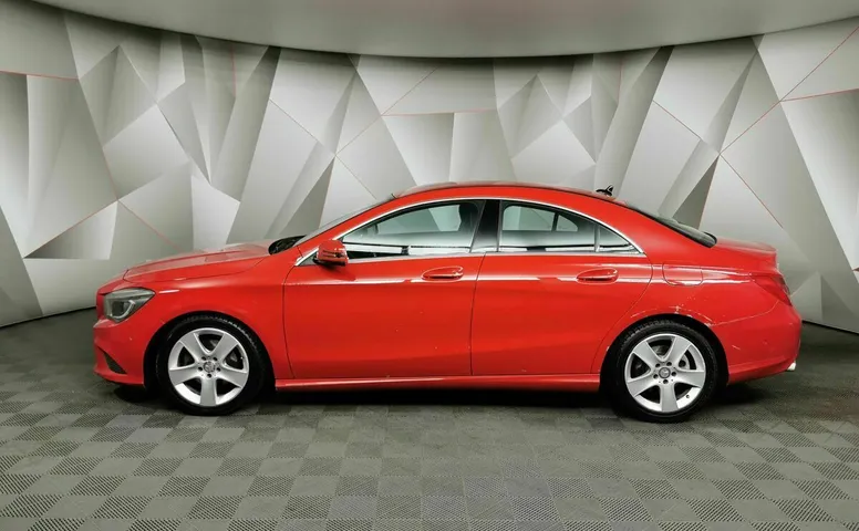 Mercedes-Benz CLA CLA 200 7G-DCT (156 л.с.) Urban Красный