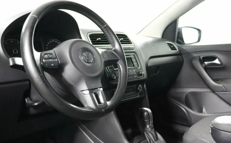 Volkswagen Polo 1.6 Автомат