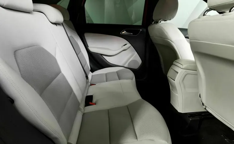 Mercedes-Benz B-Класс B 180 7G-DCT (122 л.с.) Красный