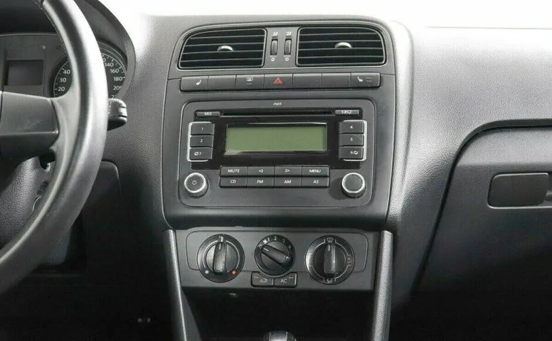 Volkswagen Polo 1.6 Автомат