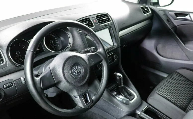 Volkswagen Golf 1.2 Робот