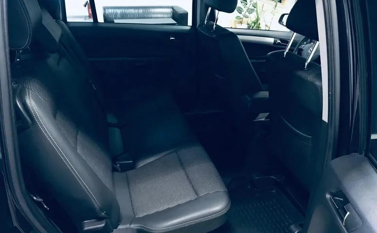 Opel Zafira В Рестайлинг