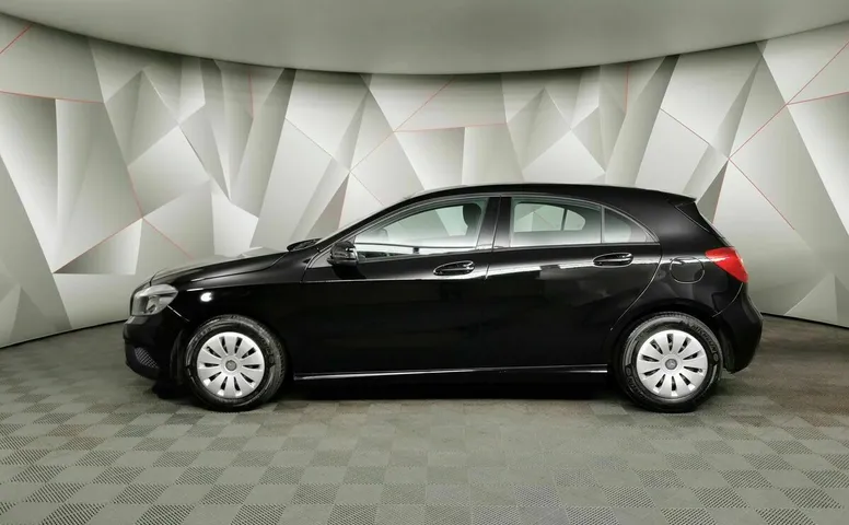 Mercedes-Benz A-Класс 180 7G-DCT (122 л.с.) Особая серия Черный