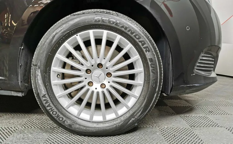 Mercedes-Benz V-Класс V 250 d 4MATIC AVANTGARDE Черный