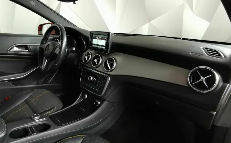 Mercedes-Benz CLA CLA 200 7G-DCT (156 л.с.) Urban Красный