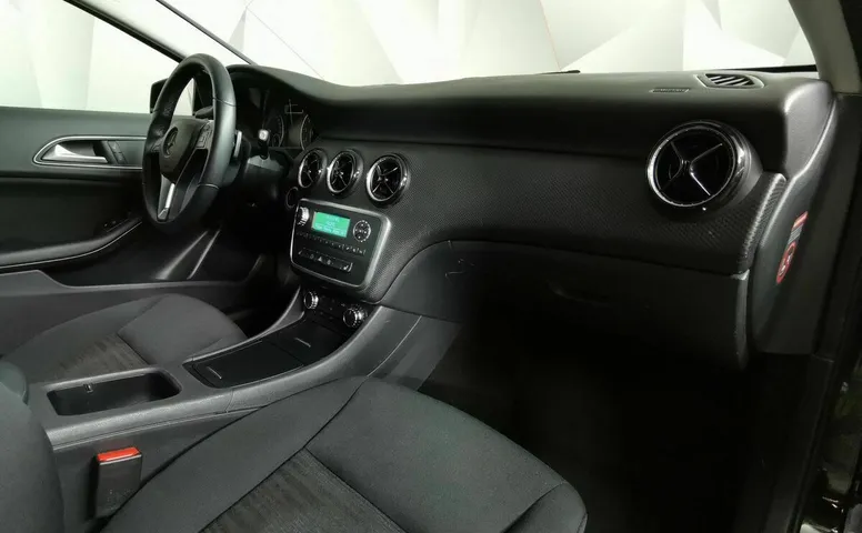 Mercedes-Benz A-Класс 180 7G-DCT (122 л.с.) Особая серия Черный