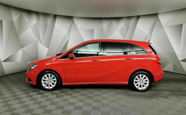 Mercedes-Benz B-Класс B 180 7G-DCT (122 л.с.) Красный