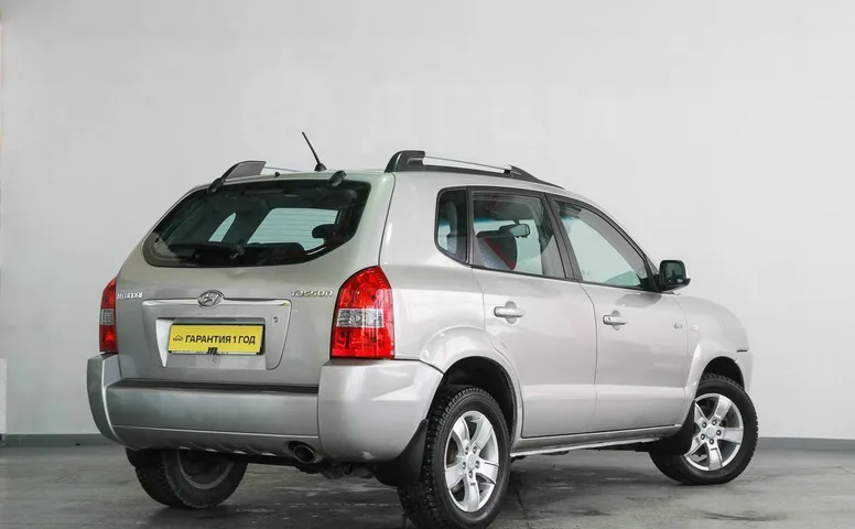 Hyundai Tucson, 1 поколение