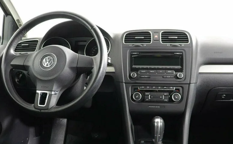 Volkswagen Golf 1.6 Робот