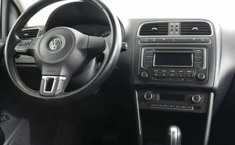 Volkswagen Polo 1.6 Автомат