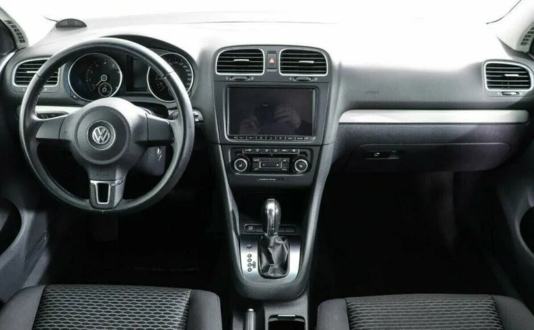 Volkswagen Golf 1.2 Робот