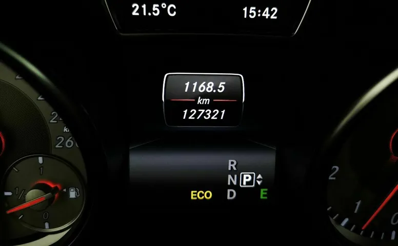 Mercedes-Benz CLA CLA 200 7G-DCT (156 л.с.) Urban Красный