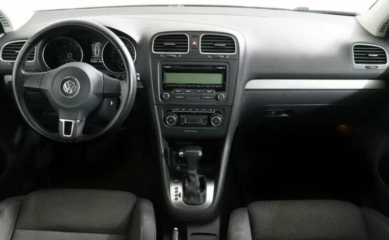 Volkswagen Golf 1.6 Робот