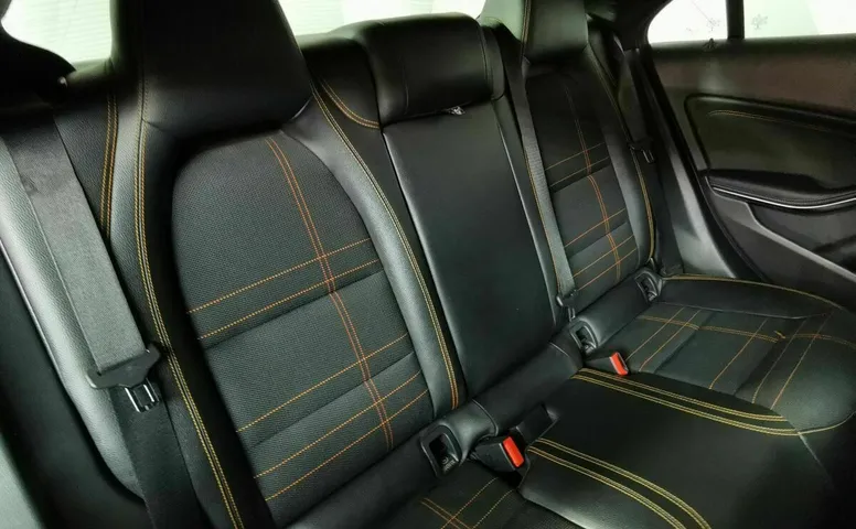 Mercedes-Benz CLA CLA 200 7G-DCT (156 л.с.) Urban Красный