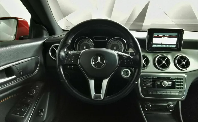 Mercedes-Benz CLA CLA 200 7G-DCT (156 л.с.) Urban Красный